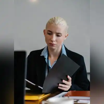 董伟